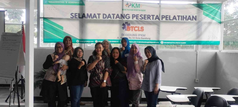 Wujudkan Generasi Sehat, Dosen Kebidanan IKES Rajawali Bekali Kader Kesehatan Kecamatan Andir Penanganan BBLR dan Teknik Menyusui
